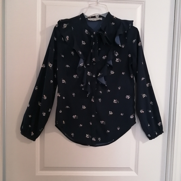 💙 Abercrombie Ruffled Blouse - Picture 2 of 6